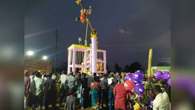 भोक्ताओं ने बरसाये फूल, अंगारों पर चले शिव भक्त
