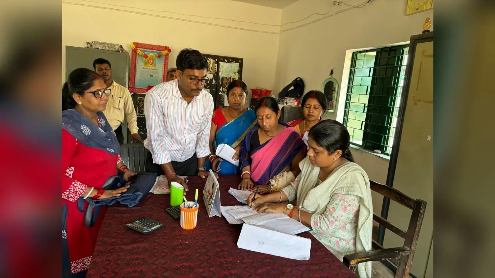 मतदाता पर्ची जल्द से जल्द बांटने का निर्देश