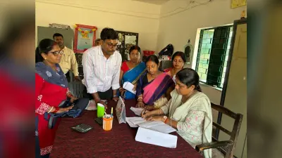 मतदाता पर्ची जल्द से जल्द बांटने का निर्देश