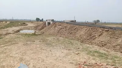 निजी जमीन में सड़क व पुलिया निर्माण की बात कह ग्रामीणों ने रोका निर्माण कार्य