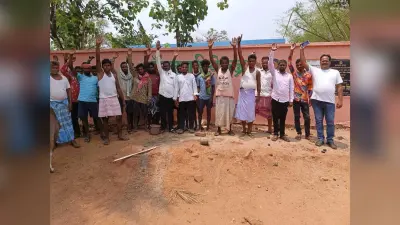 झिलुवा के ग्रामीणों ने आंगनबाड़ी केंद्र के निर्माण में गड़बड़ी का उठाया मुद्दा, काम कराया बंद