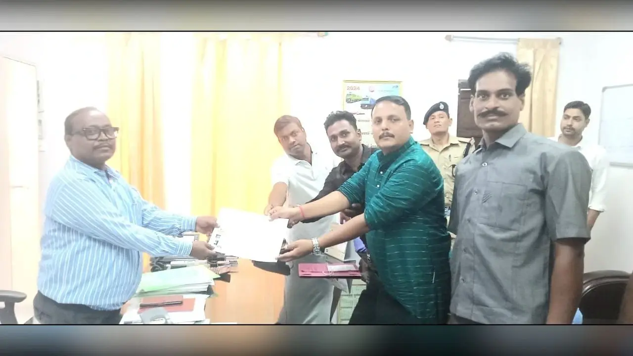 जनसेवा पार्टी ने चिरेका उपमहाप्रबंधक को सौंपा 11 सूत्री मांग-पत्र