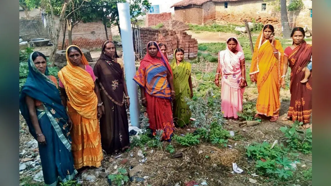 बोरिंग होने के आठ साल बाद भी नहीं नल से पानी की नहीं हुई सप्लाइ
