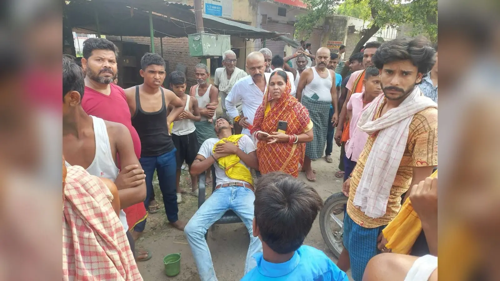 बाइक सवार महिला व नवजात को कंटेनर ने कुचला, मौत