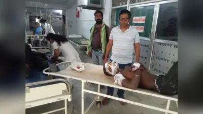 हादसा ::: मोड़ के पास चापानल से टकरायी बाइक, तीन युवक घायल