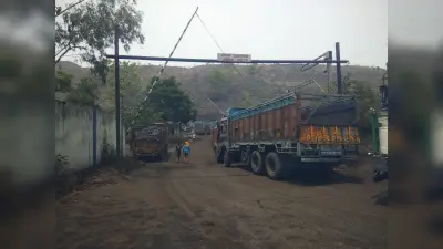 सुरक्षा नियमों की अनदेखी कर रोड सेल के ट्रक संचालित