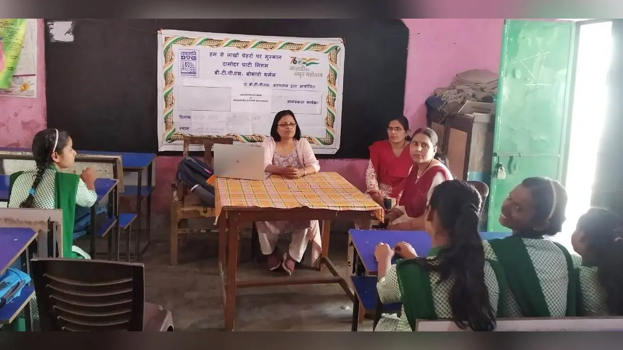 स्कूली छात्राओं को दिये गये स्वस्थ रहने के टिप्स