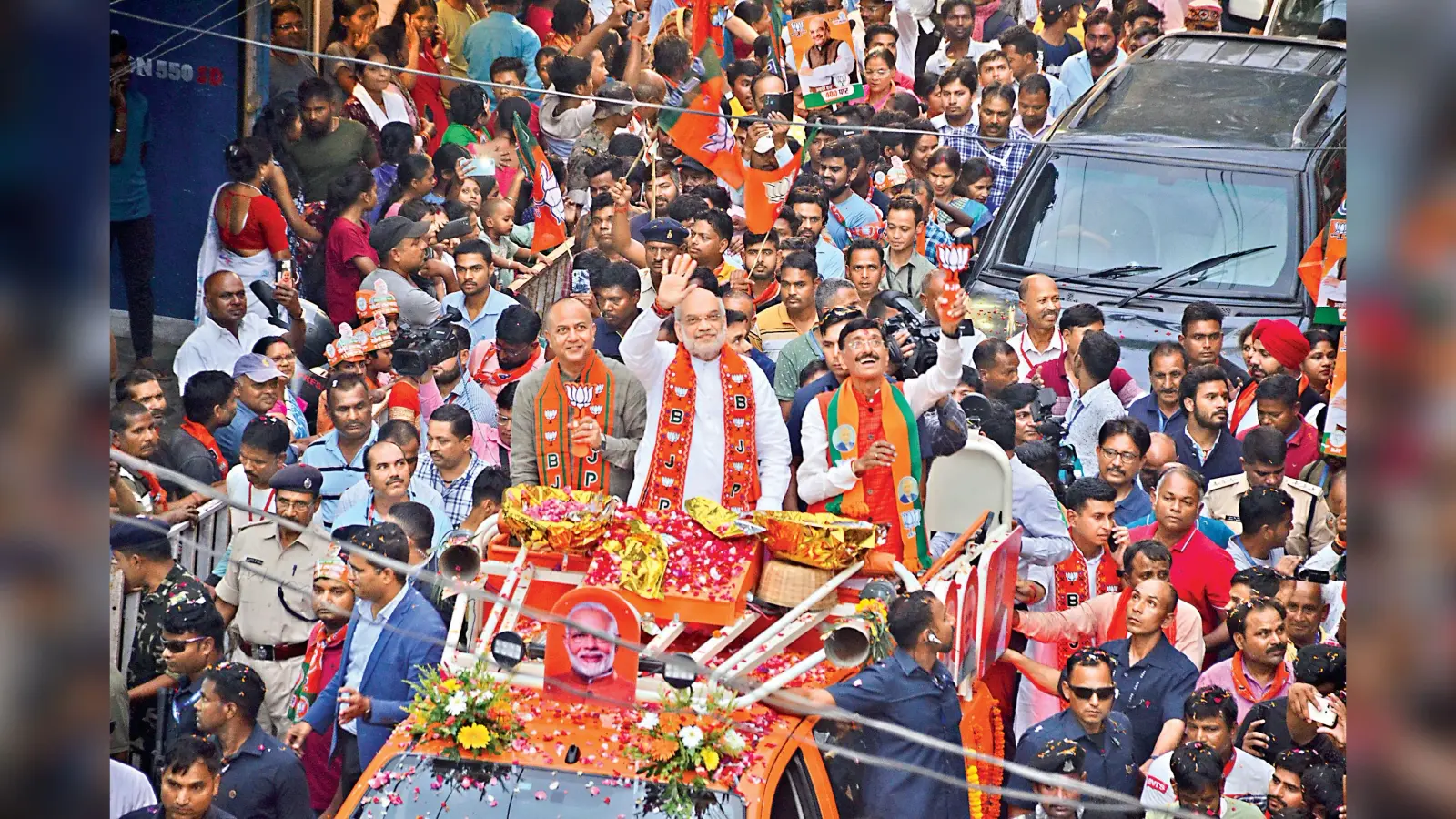 अमित शाह के रोड शो में उमड़ा जन सैलाब,गूंजा जय श्रीराम