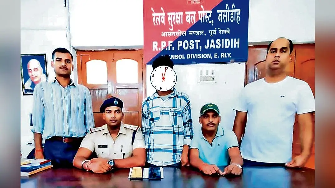 आरपीएफ ने मोबाइल चोर पकड़ा