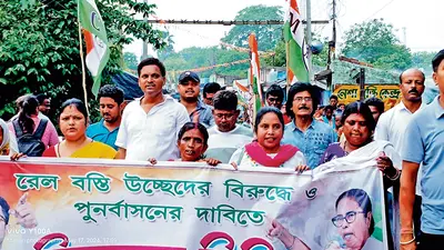 पुनर्वास की मांग पर बस्ती वासियों ने निकाली रैली