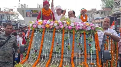कांग्रेस और भाजपा का रोड शो, दोनों पार्टियों ने दिखाया दम