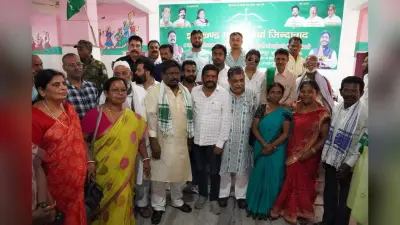 भुइयांडीह निर्मलनगर में समीर मोहंती व सुप्रियो भट्टाचार्य ने चलाया जनसंपर्क अभियान