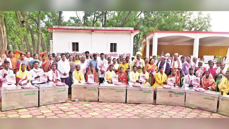 परिणय सूत्र में बंधे आठ जोड़े, शुरू की नयी पारी