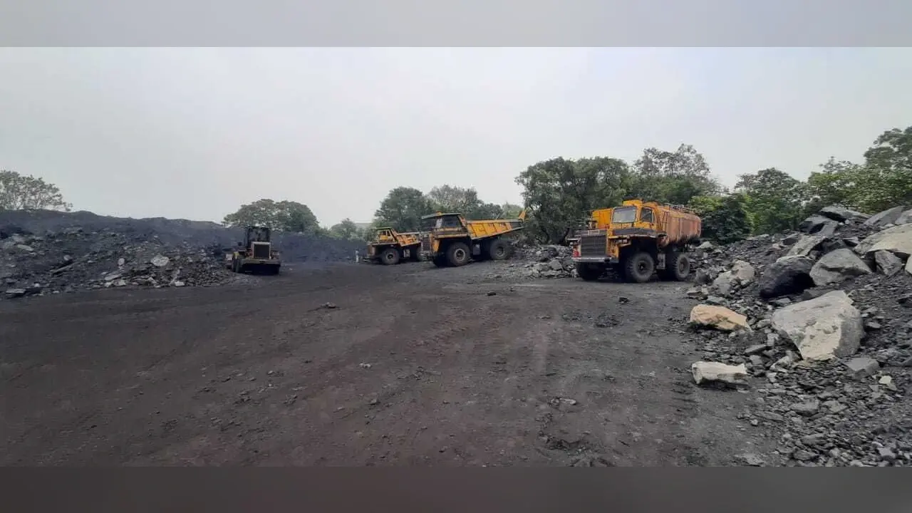 बासुदेवपुर कोलडंप से हो रही कोयले व पार्ट्स-पुर्जे की चोरी