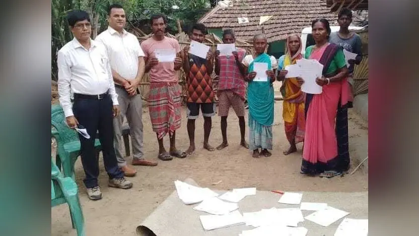 बीडीओ ने की मतदाता पर्ची वितरण की जांच