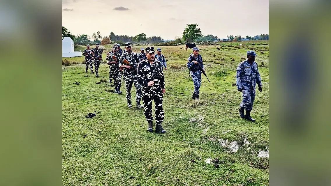 एसएसबी व एपीएफ के जवानों ने की संयुक्त गश्त