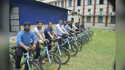 ईको क्लब ने बीआइटी सिंदरी के छात्रों को दीं 100 साइकिलें