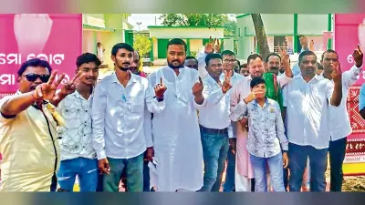 बिरमित्रपुर. कड़ी सुरक्षा के बीच हुआ मतदान, कई स्थानों पर मशीन में खराबी के कारण विलंब