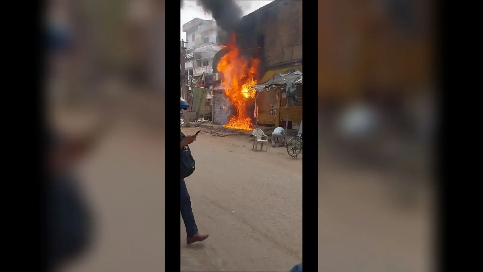 तुतबाड़ी मुहल्ले में शॉर्ट सर्किट से एचडीएफसी बैंक की एटीएम में लगी आग