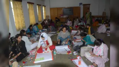 कैंपस : पटना वीमेंस कॉलेज में शिक्षण सहायक सामग्री के महत्व और इसे बनाने को लेकर छात्राओं को मिली जानकारी