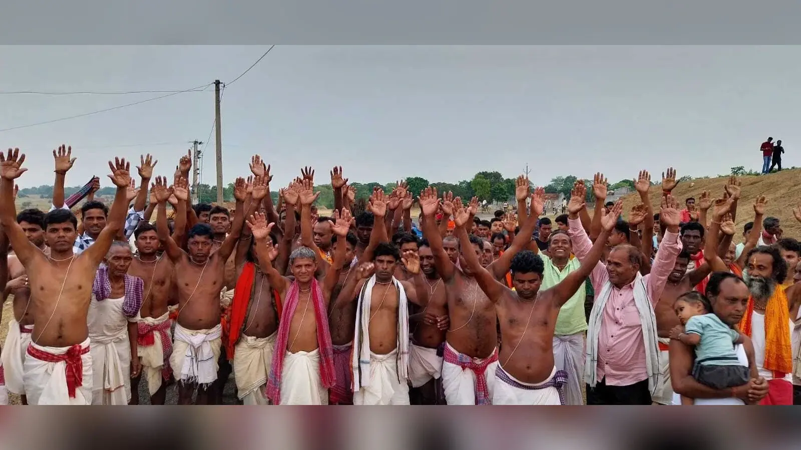 बुद्ध पूर्णिमा के प्रथम दिन दर्जनों भक्तों ने जलाशयों में किया स्नान