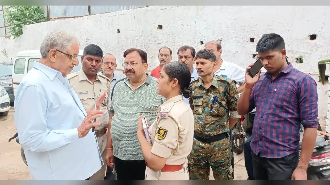 अपराधियों के गोली से घायल व्यवसायी पुत्र भवेश का रहा है आपराधिक इतिहास, पहले भी जा चुका है जेल