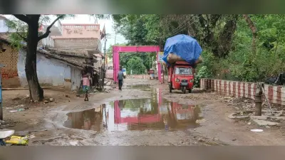 बस स्टैंड से हॉस्पिटल व नीचेटोली तक सड़क जर्जर