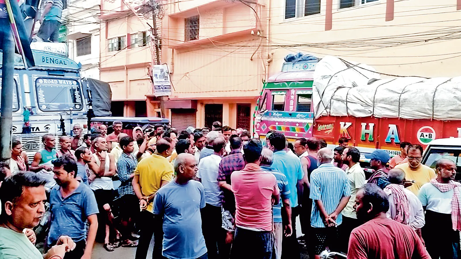 हटाये गये चार मोटिया को नहीं लिया काम पर, दिया जायेगा “500-500 का हर्जाना