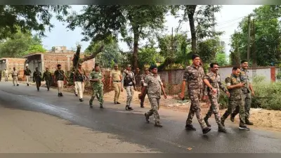 चुनाव में शांति व्यवस्था को लेकर फ्लैग मार्च