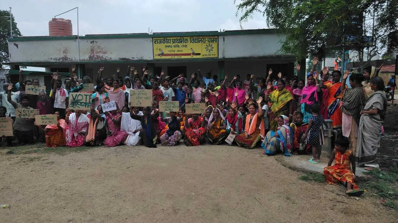 ग्रामीणों ने वोट का बहिष्कार का लिया निर्णय, सीओ ने दिया आश्वासन