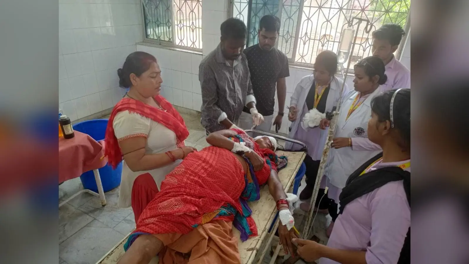 सड़क दुर्घटना में महिला घायल, इलाज के लिए अस्पताल में कराया भर्ती