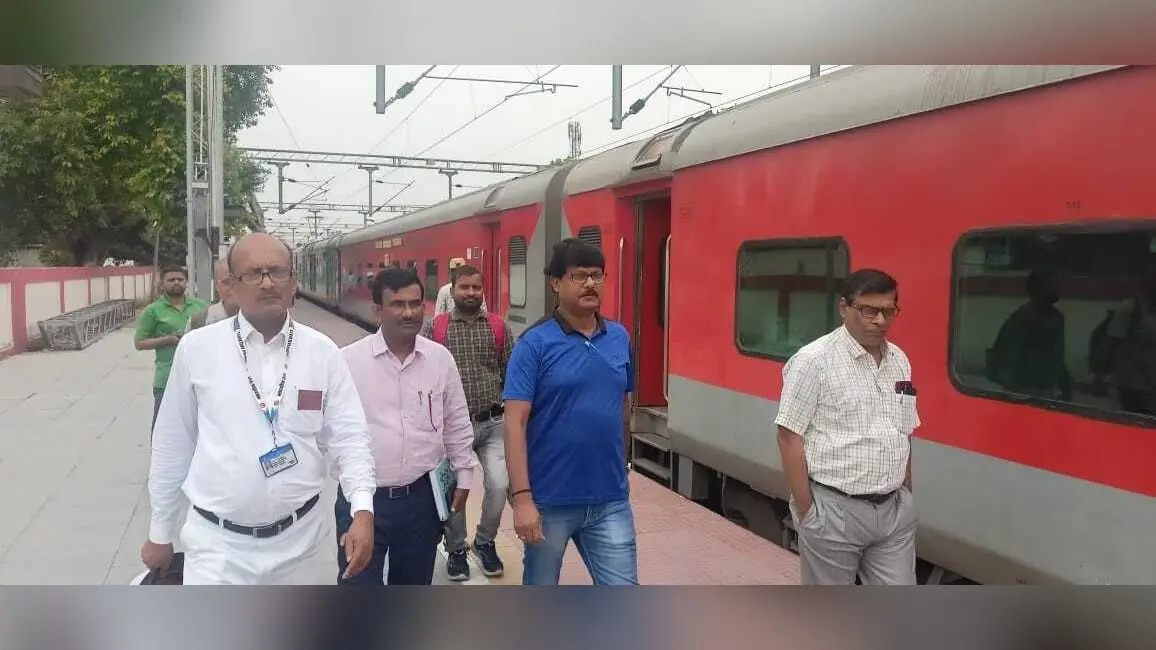 उपमुख्य संरक्षा अधिकारिक टीम ने किया मोतिहारी स्टेशन का ऑडिट