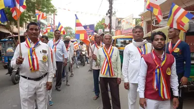 भगवान बुद्ध को रथ पर विराजमान कर निकाली गयी बुद्ध धम्म यात्रा