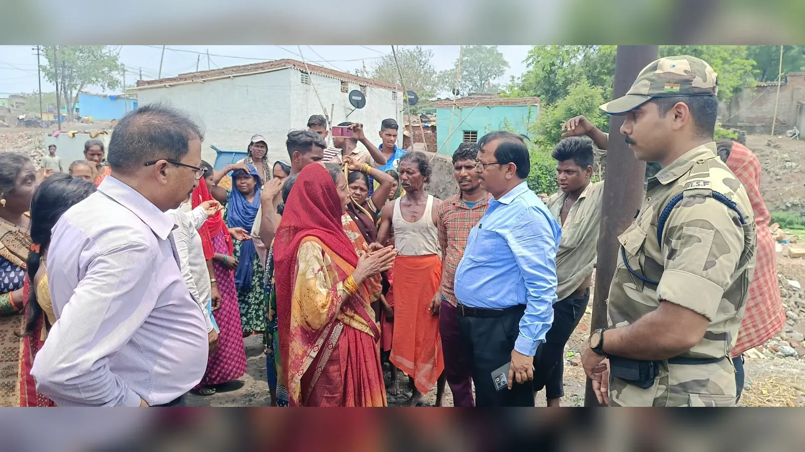 आकाशकिनारी में भू-धंसान, घर हुआ जमींदोज, बाल-बाल बचे लोग