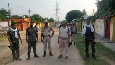 असम राइफल्स के जवानों ने निरसा में किया फ्लैग मार्च
