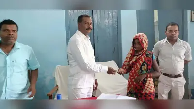 कबीर अंत्येष्टि योजना के तीन लाभुकों को दी राशि