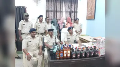पुलिस ने करौं थाना क्षेत्र में छापेमारी कर भारी मात्रा में शराब व बीयर की जब्त