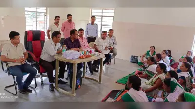 एक जून को होने वाले मतदान को लेकर स्वास्थ्य कर्मी व सहियाओं को शिविर में दिया प्रशिक्षण