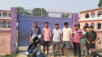 एचएम लेट पहुंचते हैं विद्यालय, आक्रोशित परिजनों ने स्कूल में ताला जड़ जताया विरोध