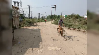 यह कैसा शहर, पगडंडी होकर करनी पड़ती है आवाजाही