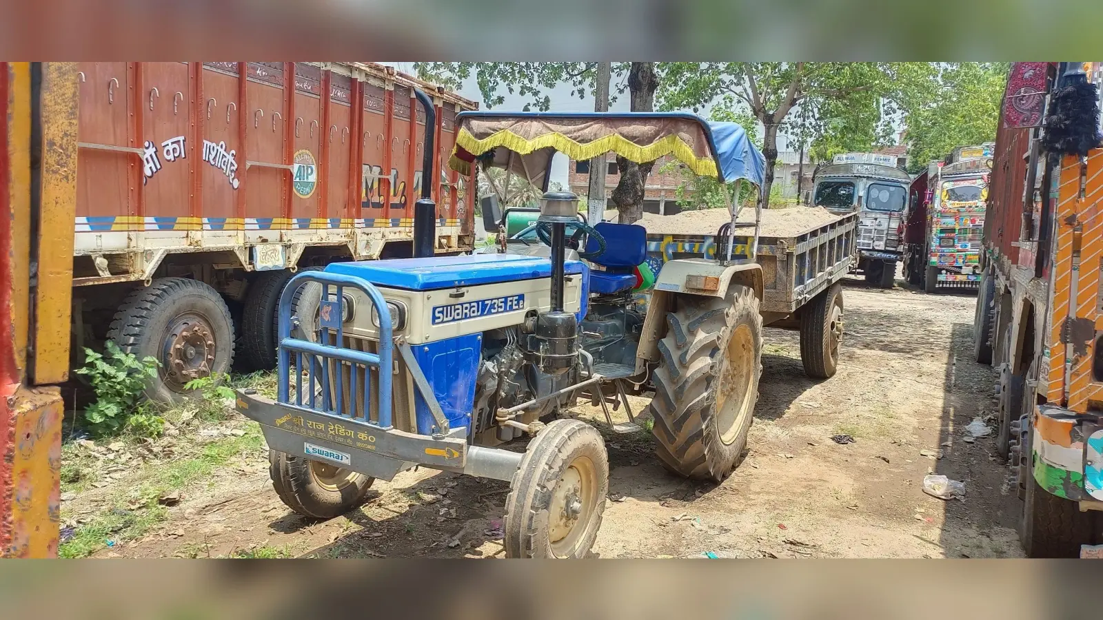 पुलिस ने बालू लोड ट्रैक्टर पकड़ा