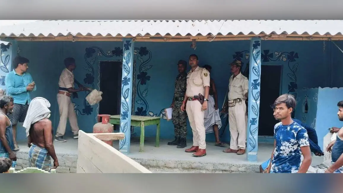पॉक्सो के आरोपित के घर हुई कुर्की-जब्ती