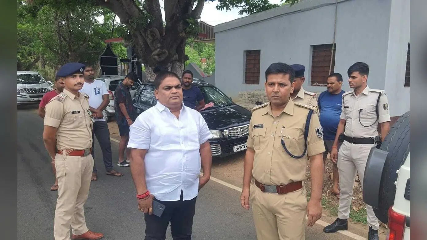 पंचायत समिति सदस्य के पति को हाथों-हाथ नक्सलियों ने भेजी चिट्ठी