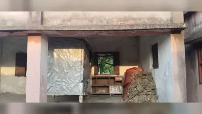 पंचायत में बने अधिकांश सरकारी भवन पर गांव के दबंगों का कब्जा