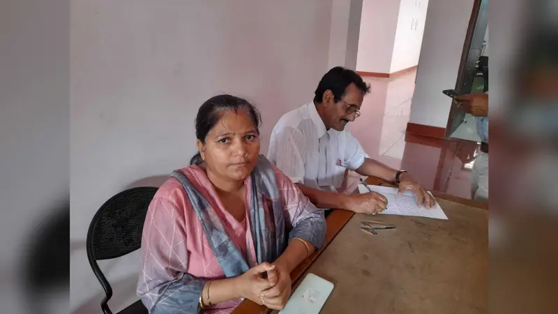 उचक्कों ने महिला के हाथ से छीना सोने का चेन और कानबाली