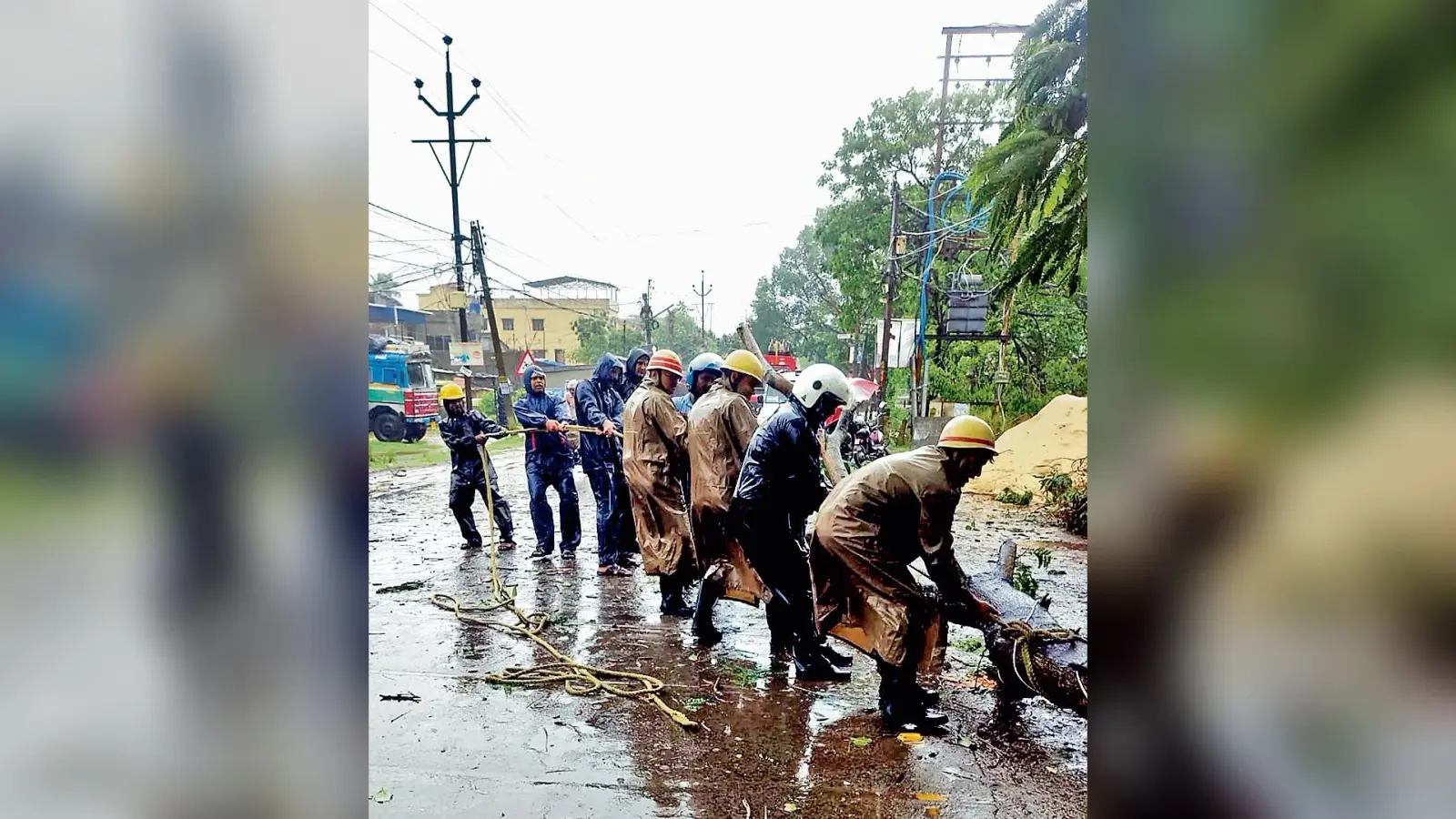 ट्रैफिक इंस्पेक्टर की तत्परता से टला बड़ा हादसा