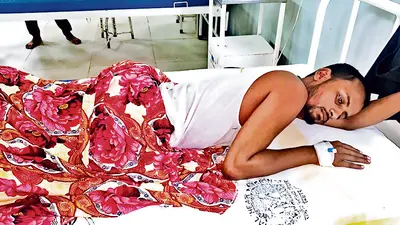 नगर आयुक्त ने कार्यपालक सहायक को डंडे से पीटा