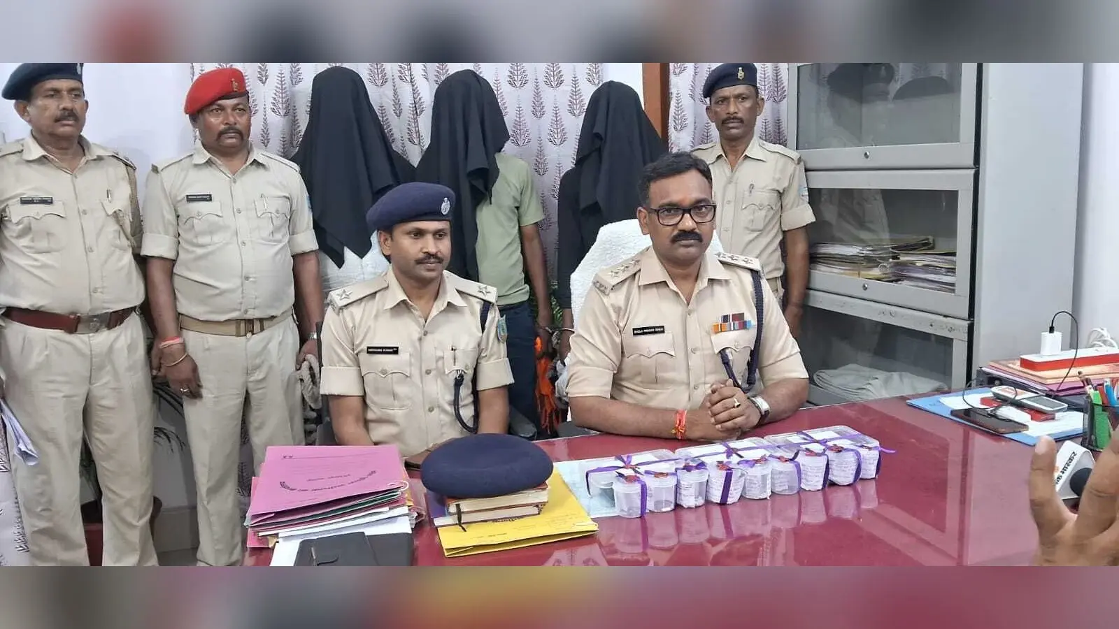 मानगो: 38 पुड़िया ब्राउन शुगर के साथ तीन गिरफ्तार, गये जेल