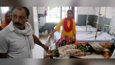 भीषण गर्मी के चलते स्कूल में पढ़ते समय शिक्षिका गिरी कुर्सी से, हुई बेहोश