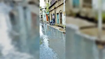 अब भी हावड़ा के कई इलाकों में भरा हुआ है पानी